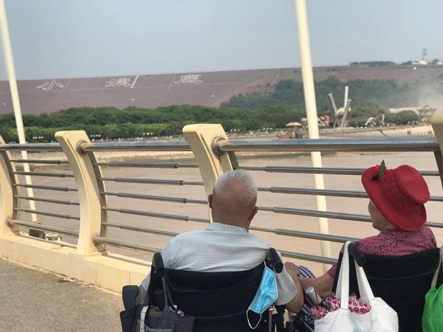 A picture containing sky, outdoor, person
Description automatically generated